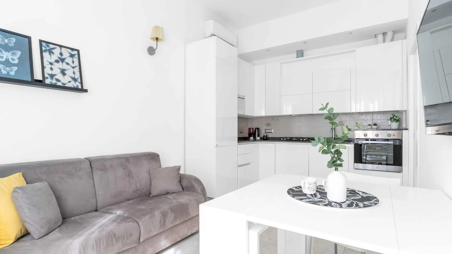 Bright Top-Floor Apt - 5Mins Milan Central Station 0*,