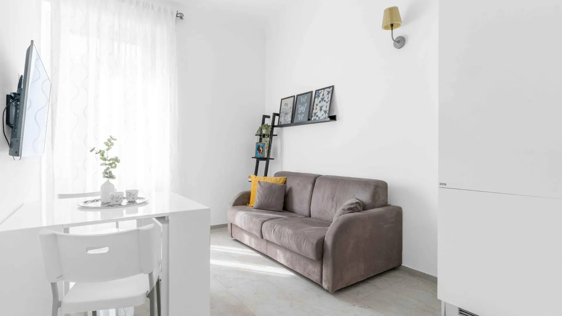 Apartment Bright Top-Floor Apt - 5Mins Milan Central Station