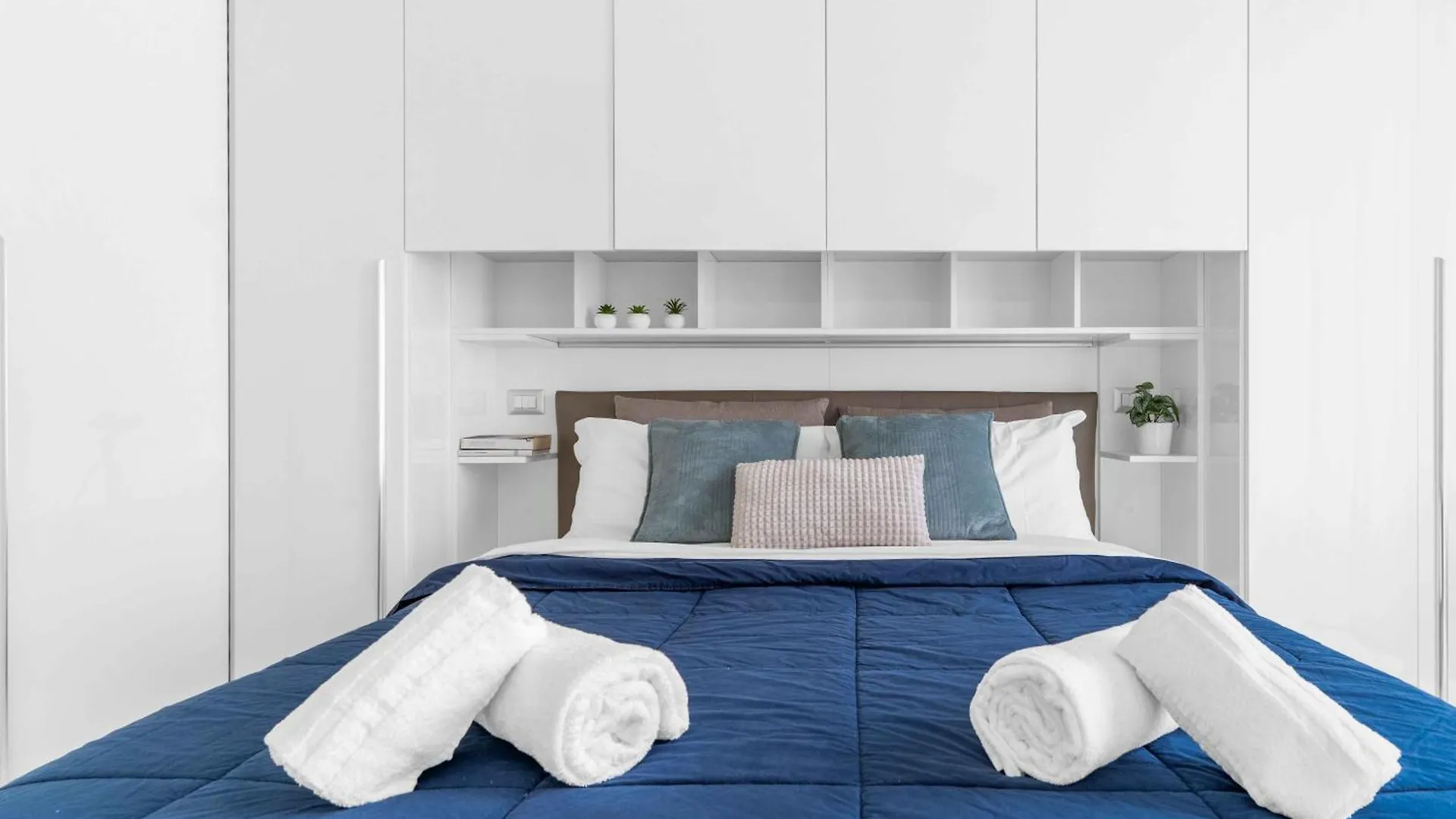 Bright Top-Floor Apt - 5Mins Milan Central Station