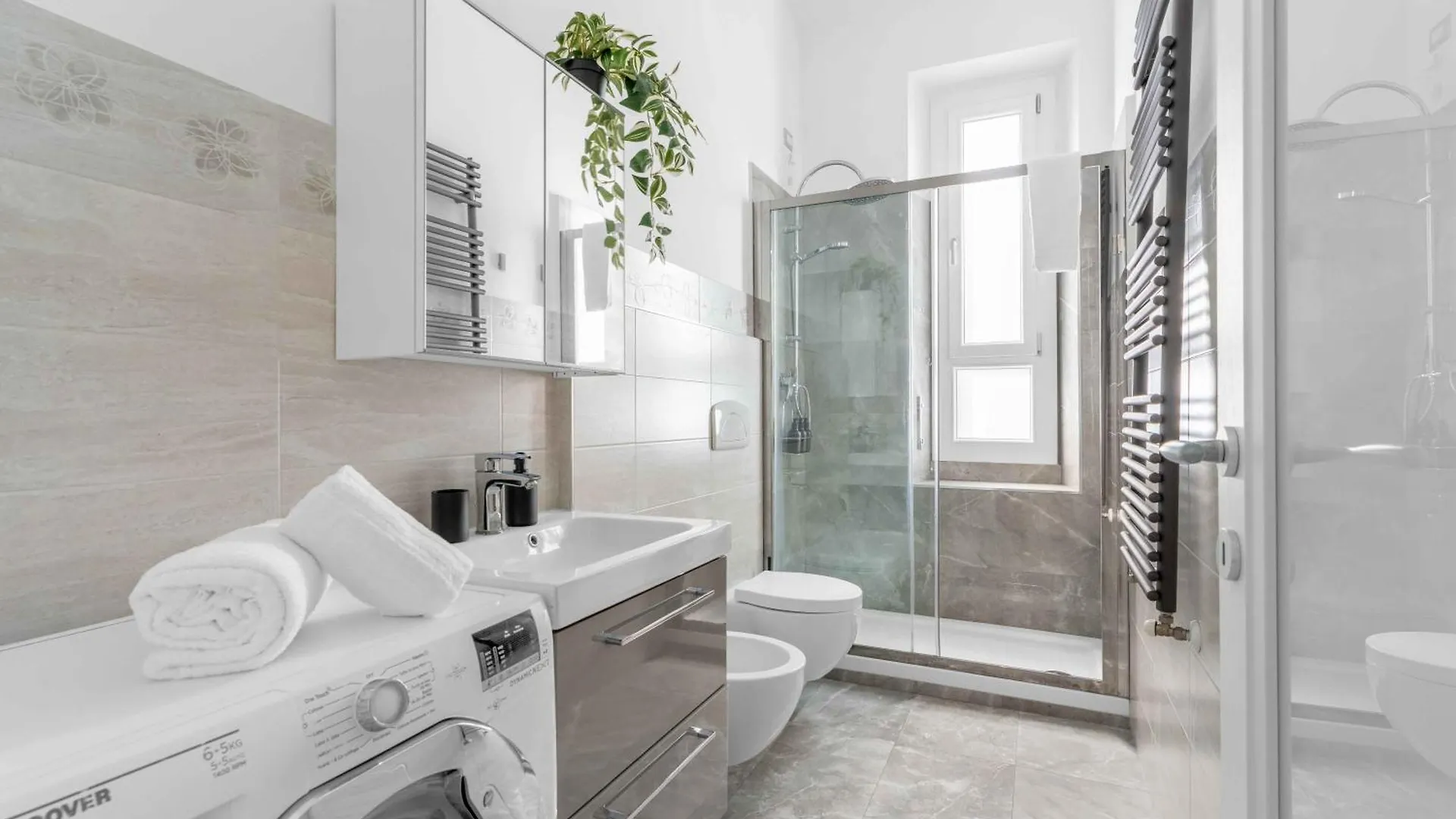 Bright Top-Floor Apt - 5Mins Milan Central Station 0*,
