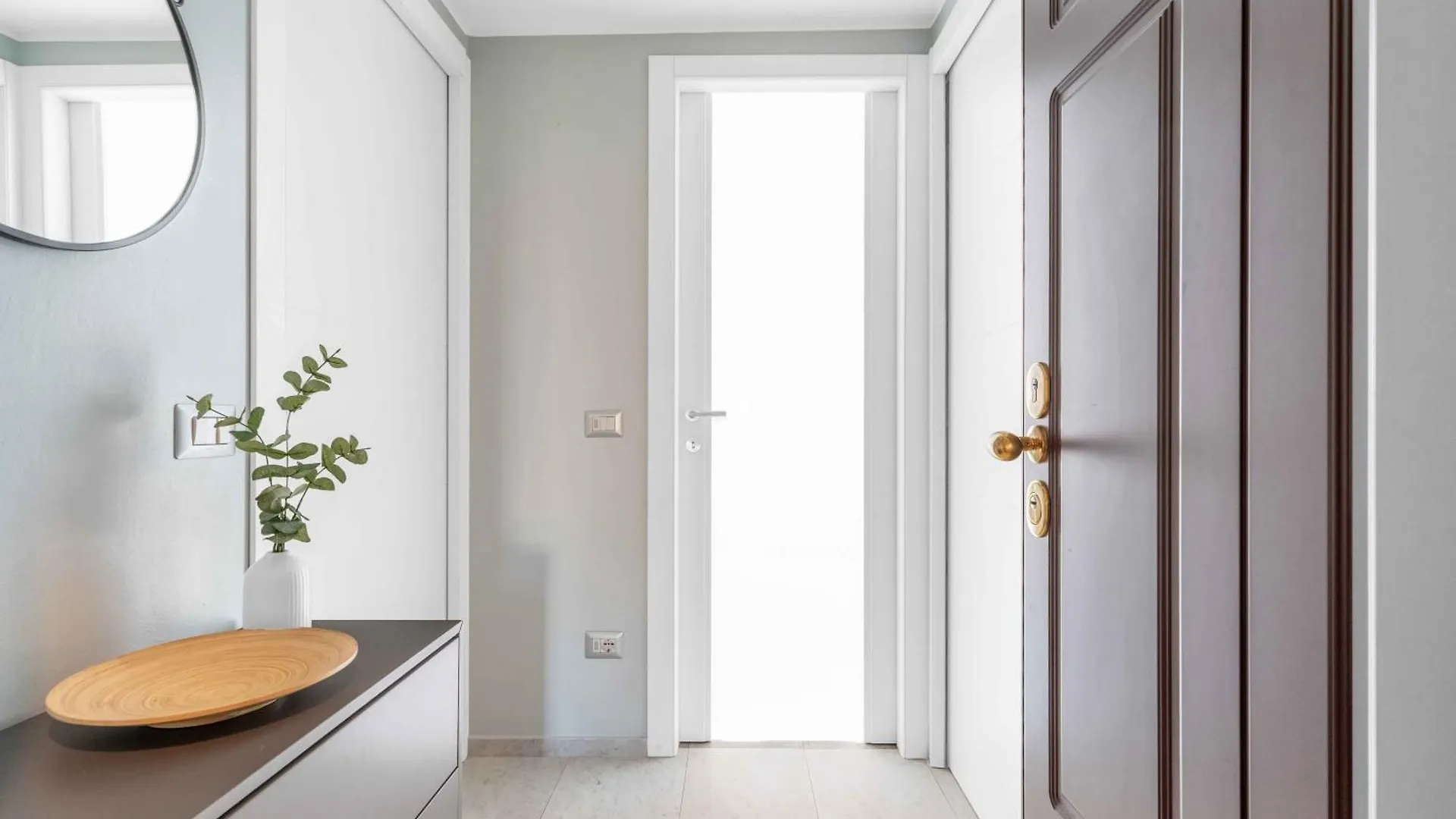 Apartment Bright Top-Floor Apt - 5Mins Milan Central Station Italy